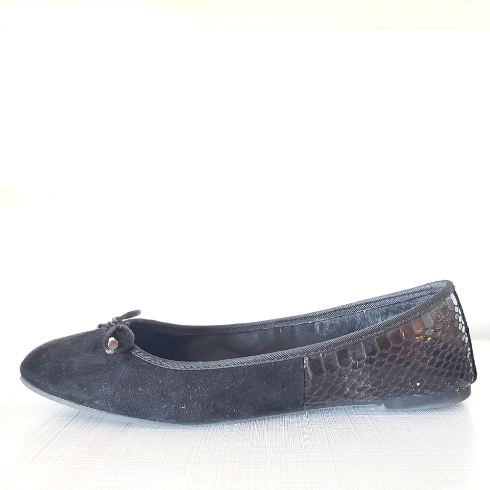 Black ballet flats